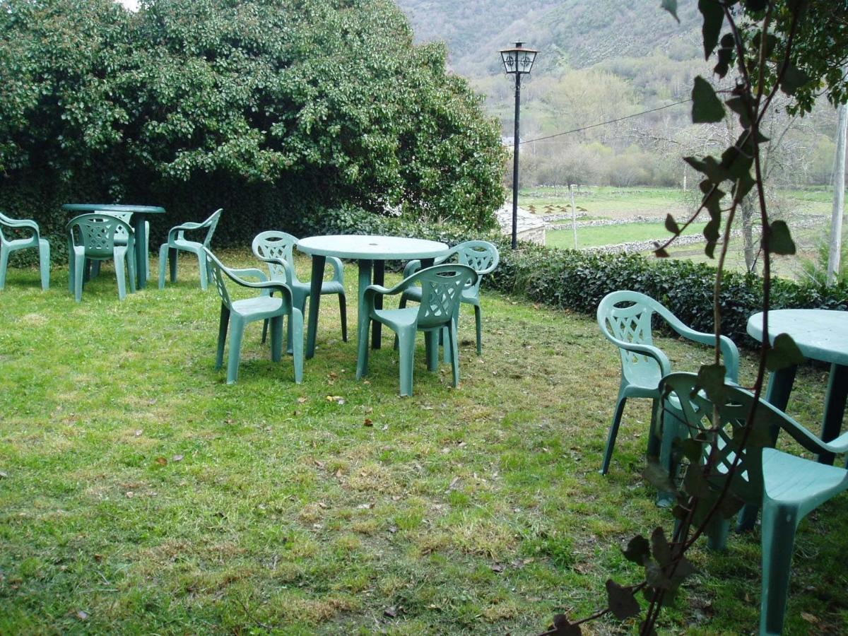 Hotel Rural El Urogallo Murias de Paredes Exterior photo