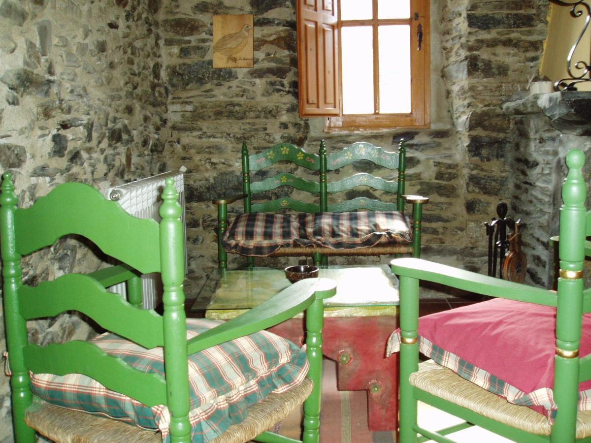 Hotel Rural El Urogallo Murias de Paredes Exterior photo