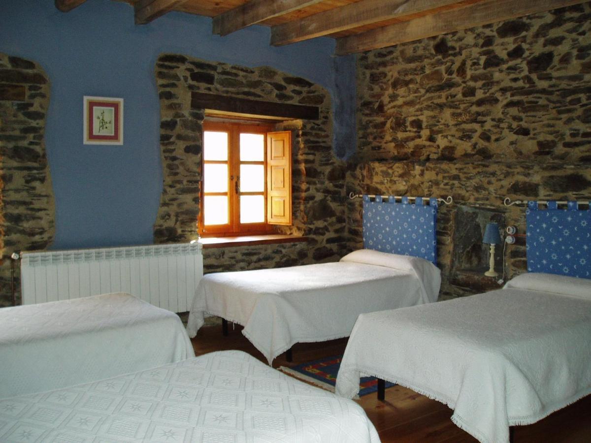 Hotel Rural El Urogallo Murias de Paredes Room photo