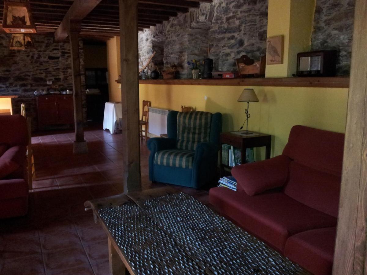 Hotel Rural El Urogallo Murias de Paredes Exterior photo