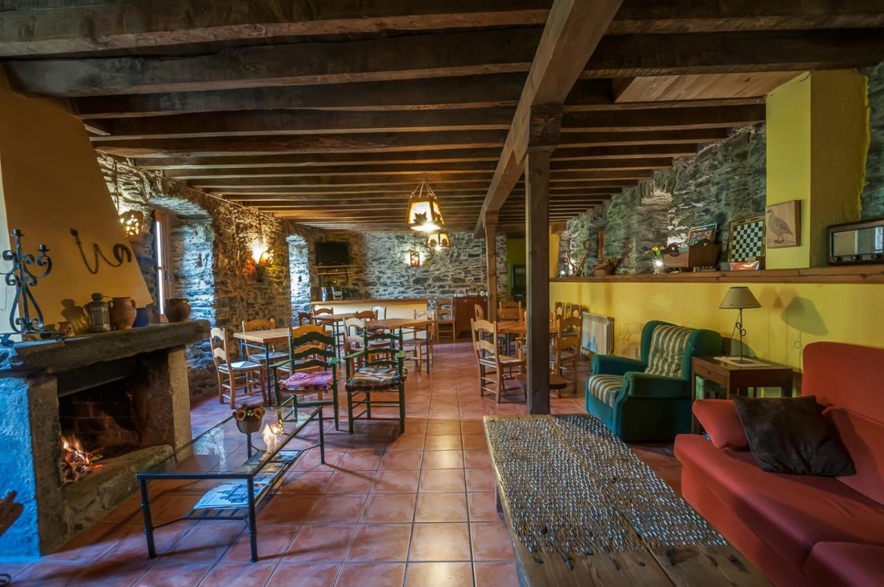 Hotel Rural El Urogallo Murias de Paredes Exterior photo